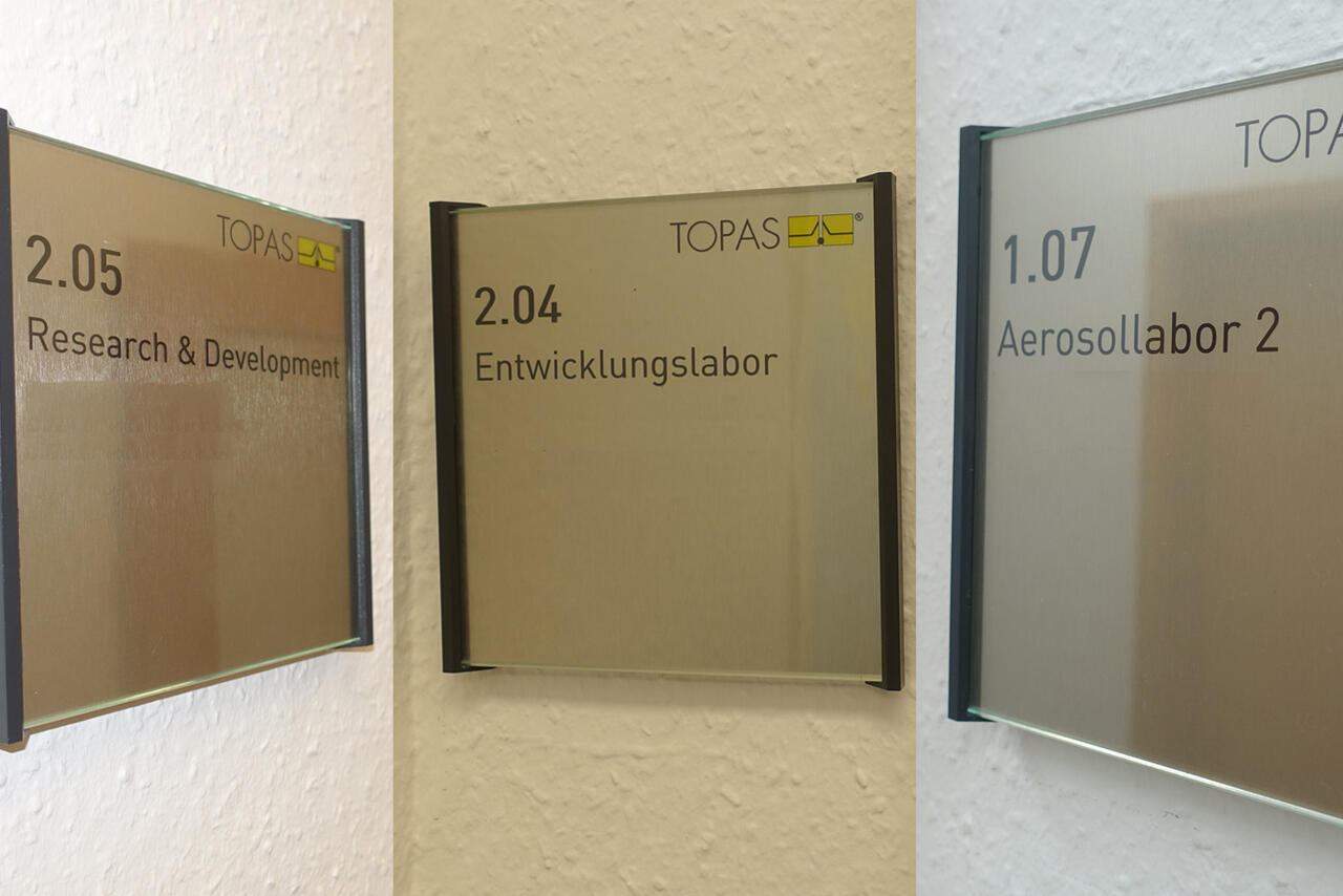 Room labelling aerosol laboratories and development department at Topas GmbH