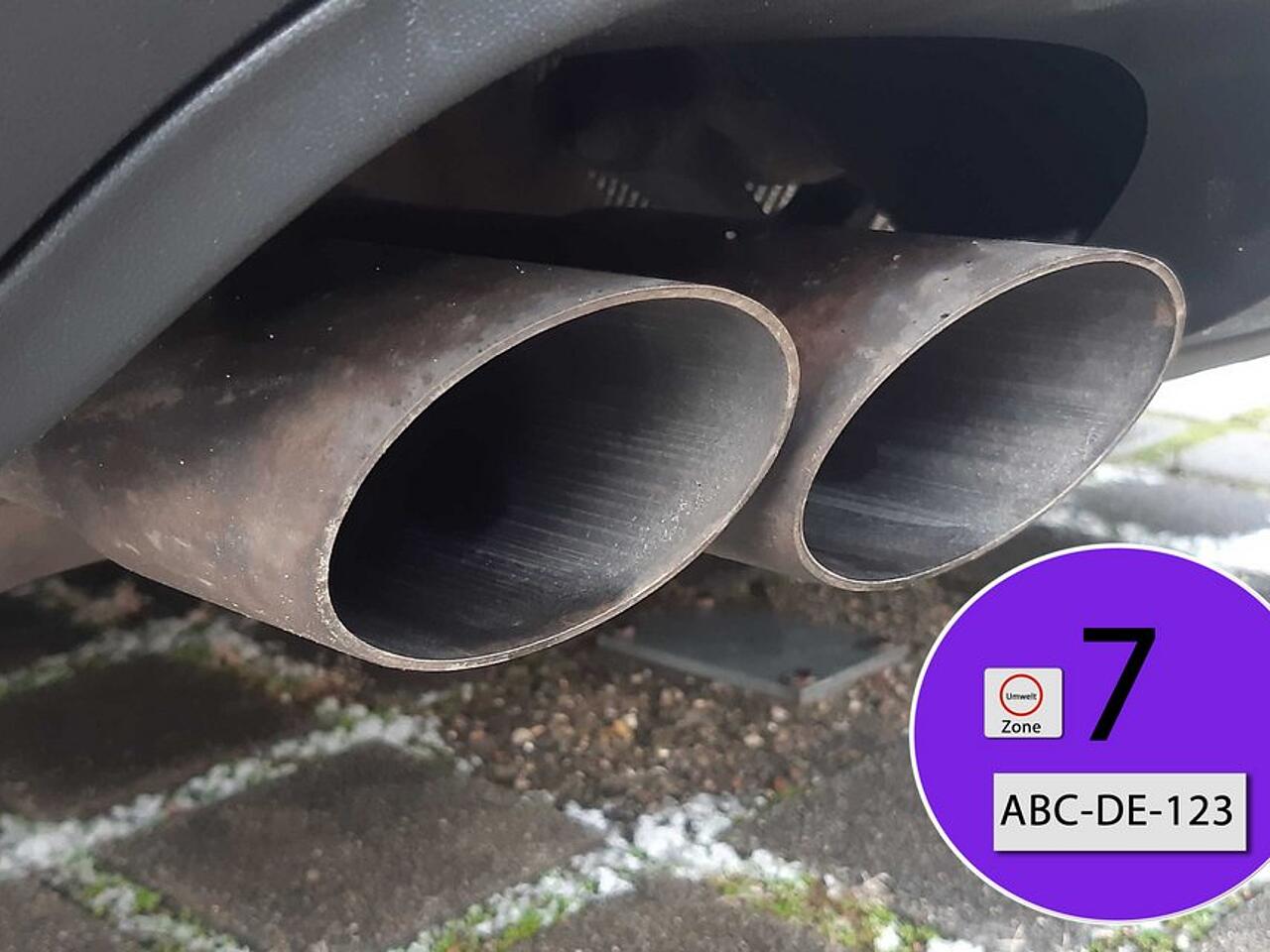 Car exhaust next to EU7 environmental badge