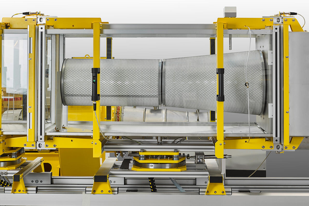 Gas turbine filter in the glass channel (detail)