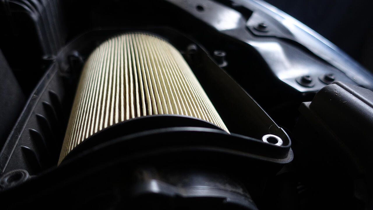 Air intake filter in the passenger car interior