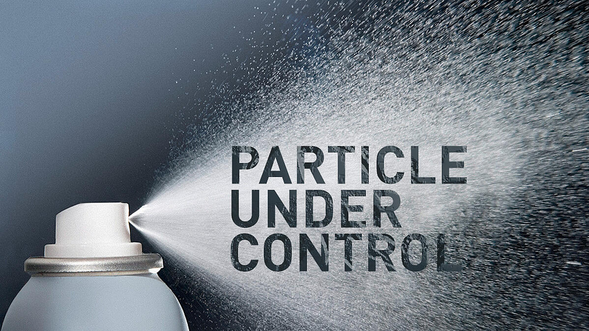 Sprühflasche mit Nebel, darin Motto "Particle under control"