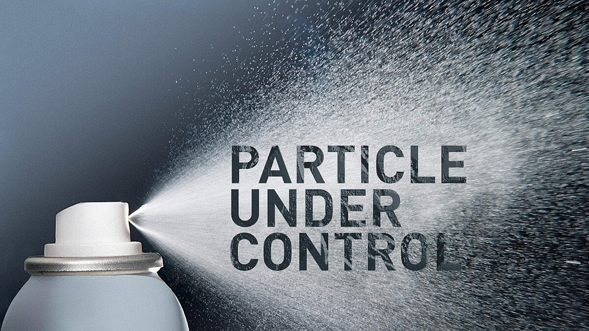 Spr&uuml;hflasche mit Nebel, darin Motto "Particle under control"