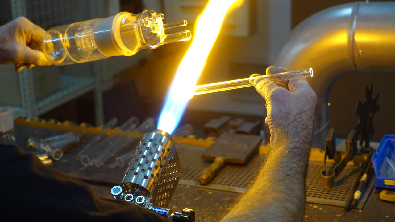 Glassblower at Topas working on the piece